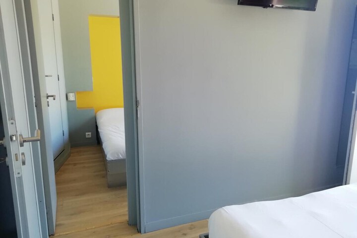 Room 16 of 65