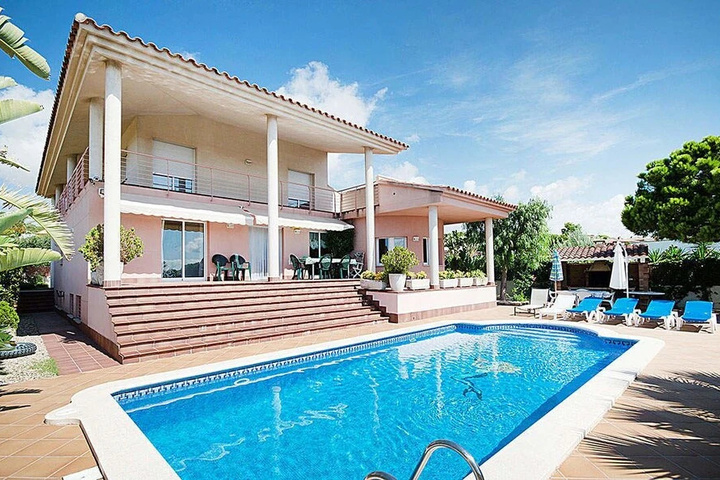 Pool 15 of 25