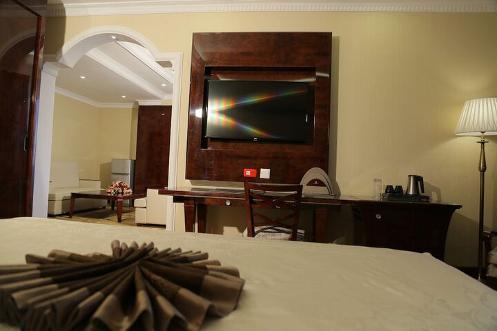 Room 27 of 71