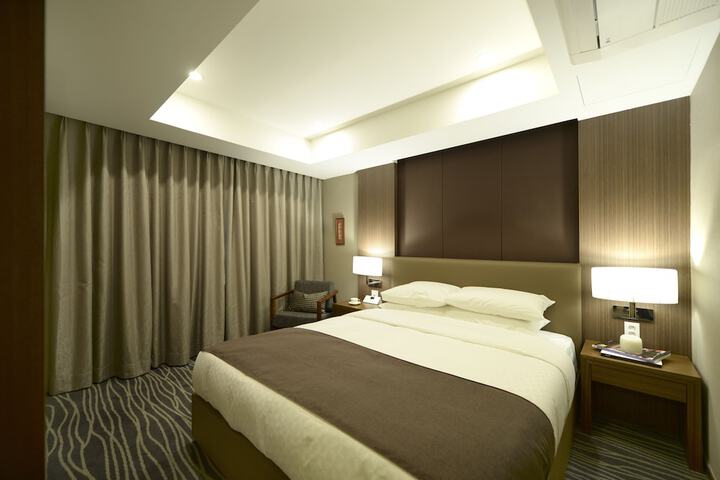 Room 18 of 77