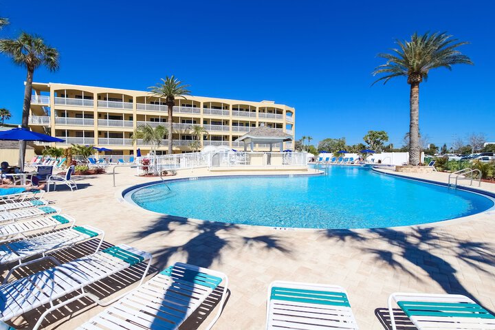 Hotel with Pool