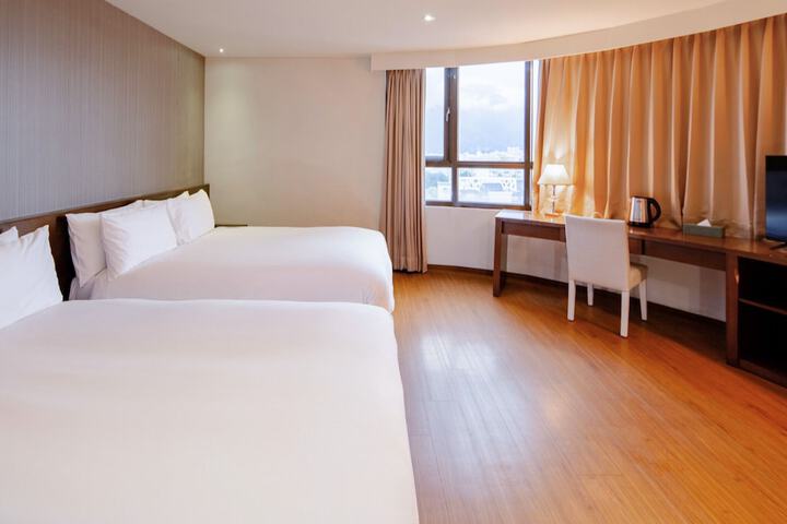 Room 37 of 120
