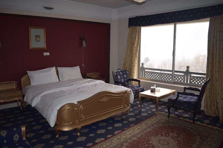 Room 6 of 18