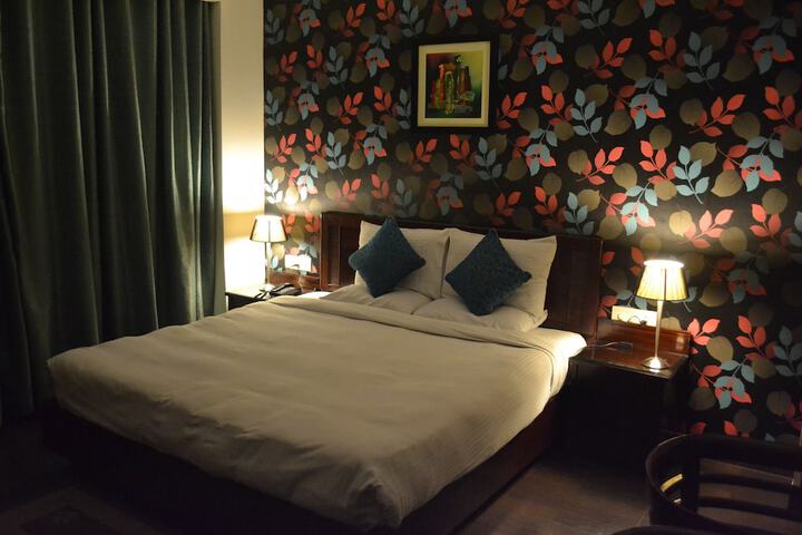 Room 6 of 37