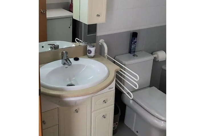 Room 8 of 18
