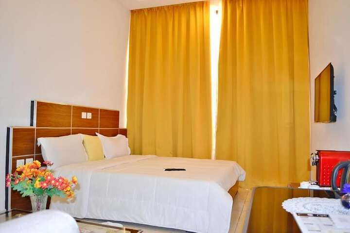 Room 2 of 18