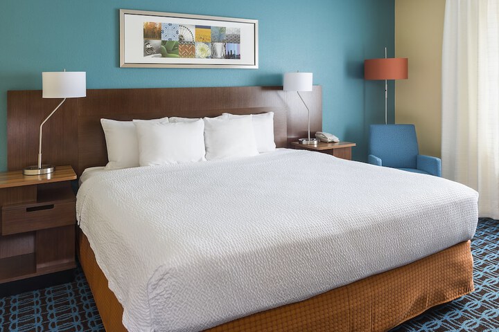 1 King Bed (1 of 8)