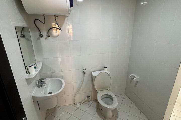 Room 6 of 9
