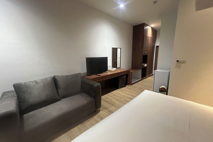 Room 4 of 12