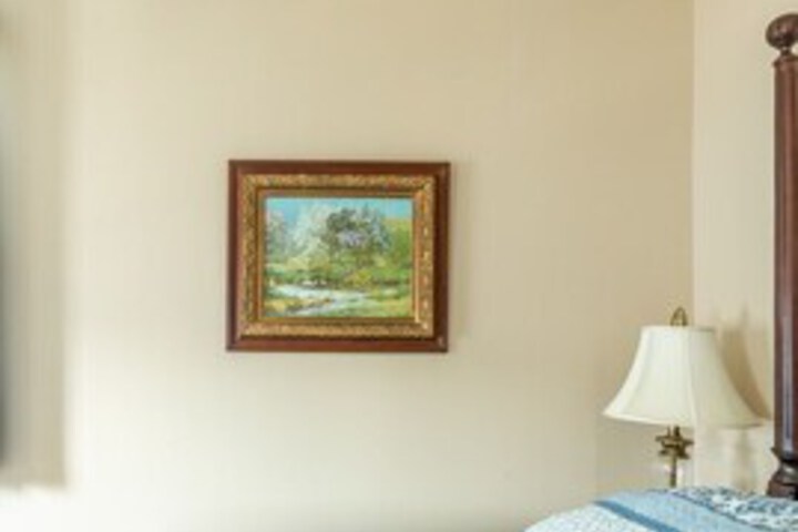 Room 120 of 253