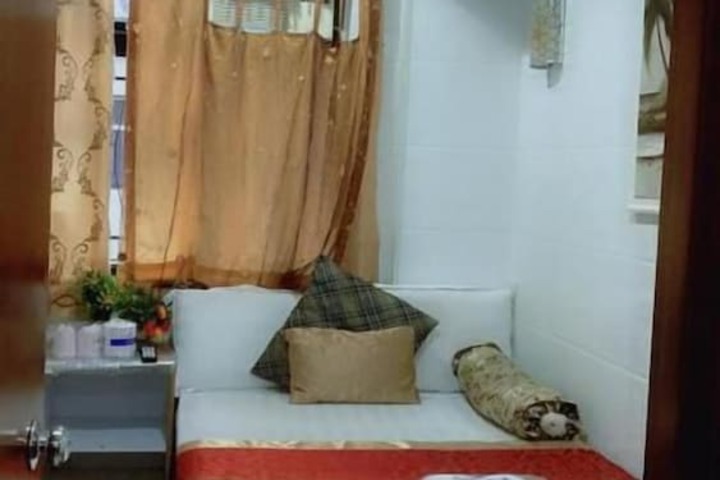 Room 30 of 48