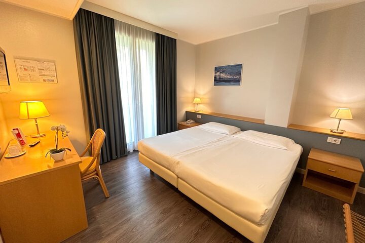 Room 15 of 50