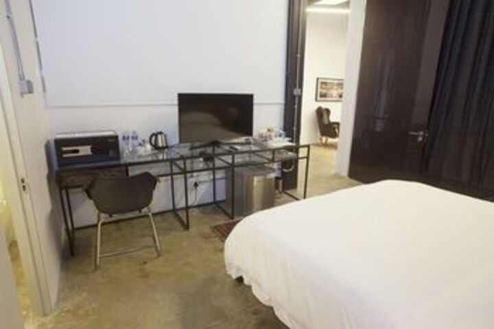 Room 68 of 89