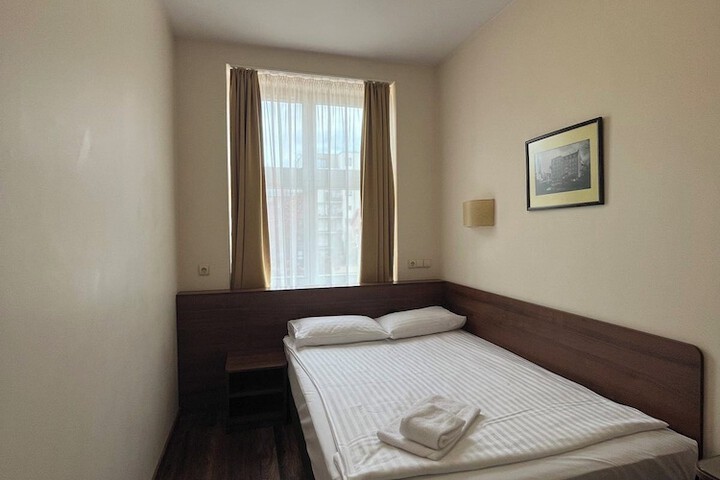 Room 12 of 64