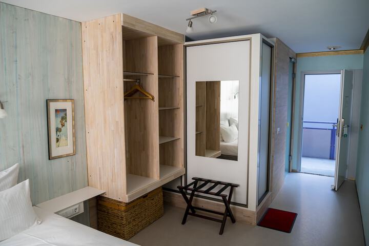 Room 15 of 81