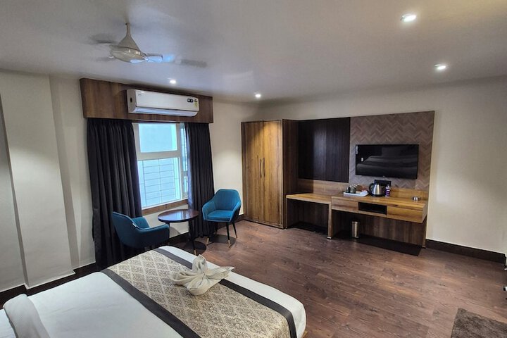 Room 9 of 25