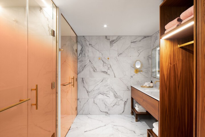 Room 15 of 52