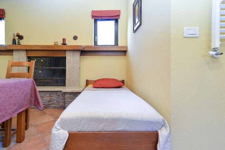Room 44 of 79