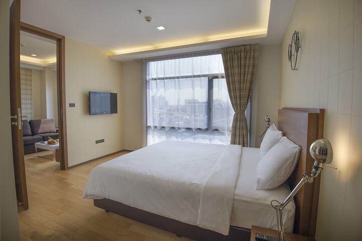 Room 9 of 37