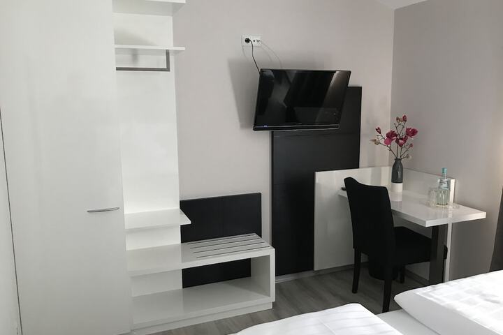 Room 15 of 82