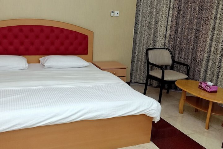 Room 6 of 25