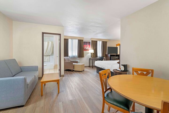 1 King Bed First Floor Microwave and Refrigerator WiFi Full Breakfast (16 of 26)