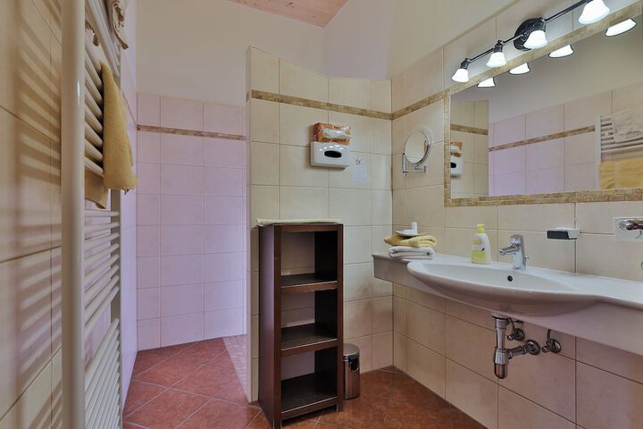 Room 53 of 87