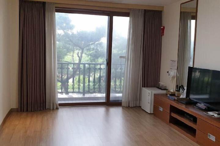 Room 17 of 24