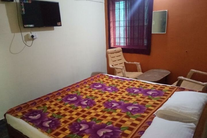 Room 9 of 18