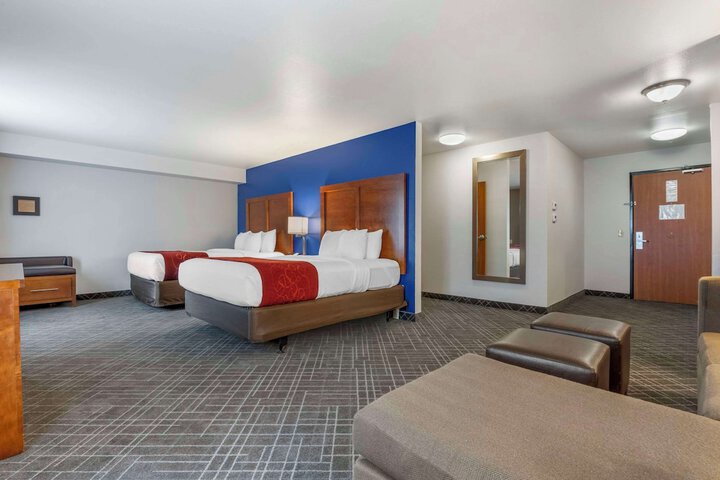 1 King Bed Suite (1 of 16)