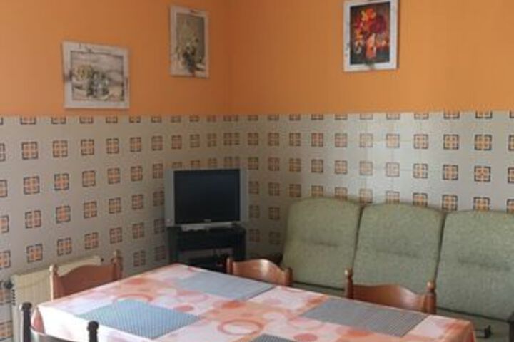 Room 10 of 11
