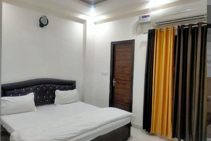 Room 7 of 14