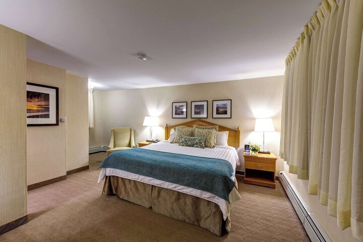 1 King Bed (4 of 26)