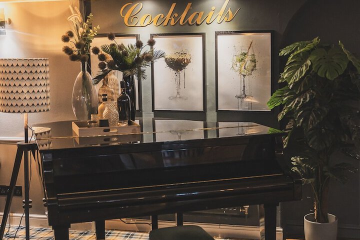 Lounge 66 of 71