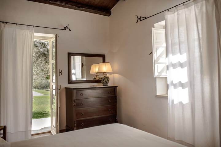 Room 5 of 72