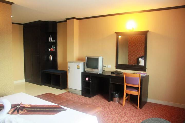 Room 9 of 16