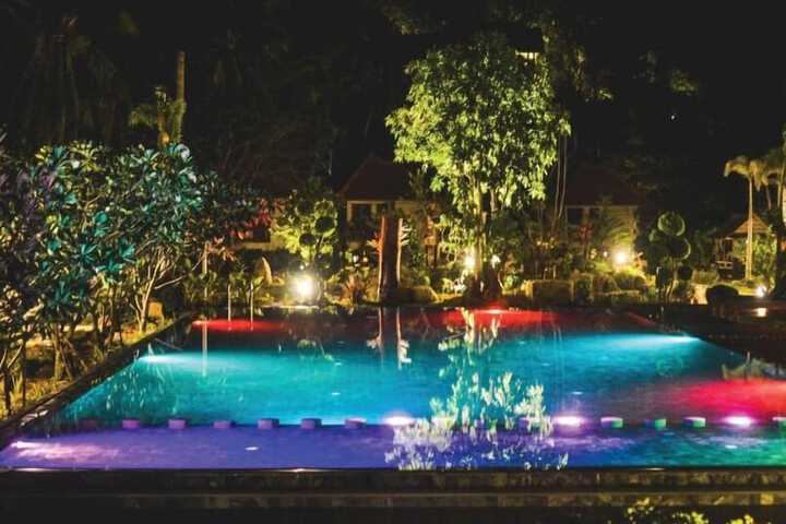 Hotel Pool