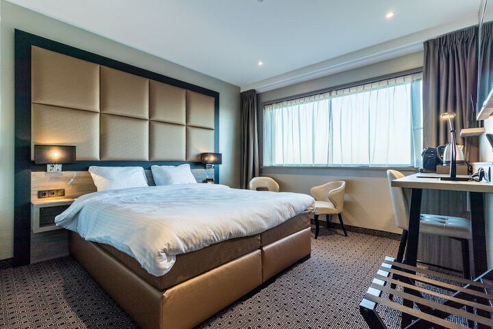 Room 4 of 36