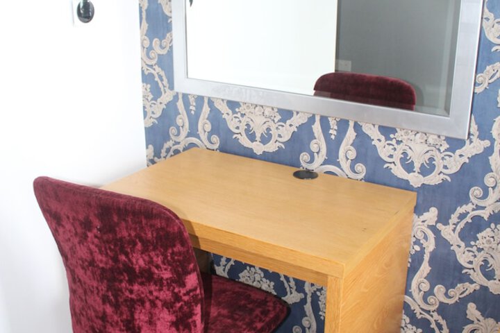 Room 6 of 78