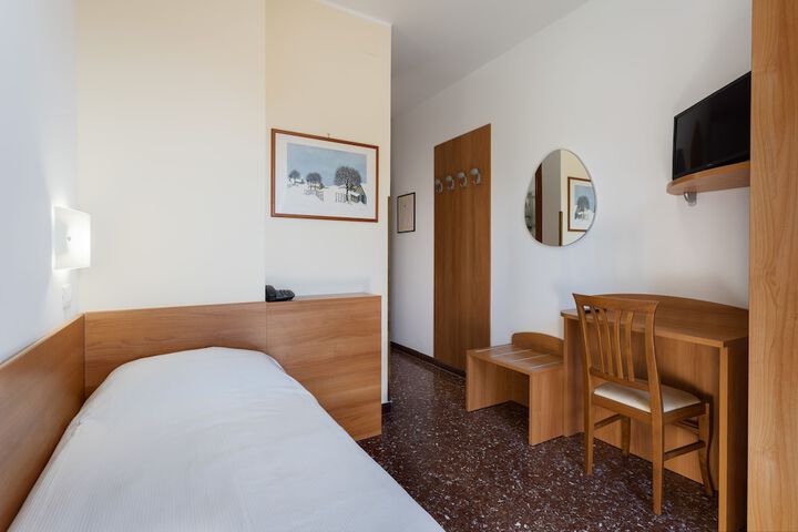 Room 7 of 41