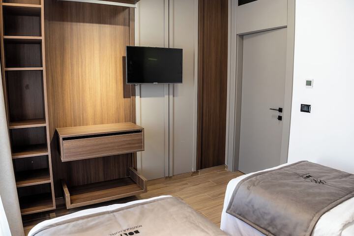 Room 28 of 114