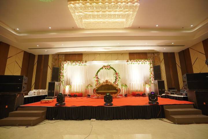 Ballroom/Hall 21 of 29