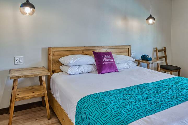 Standard | King Bed (12 of 17)