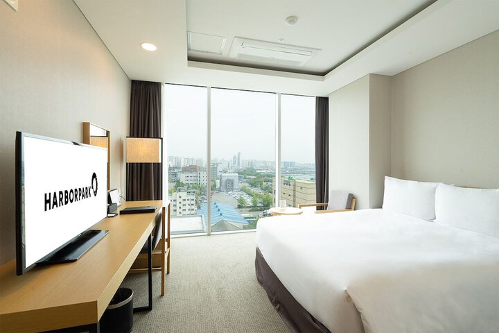 Room 15 of 38