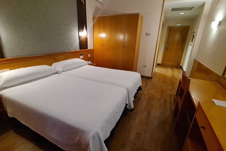 Room 11 of 79