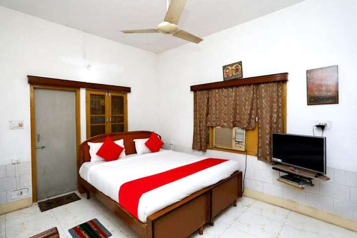 Room 2 of 8