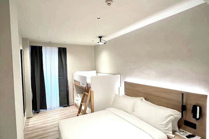 Room 85 of 112