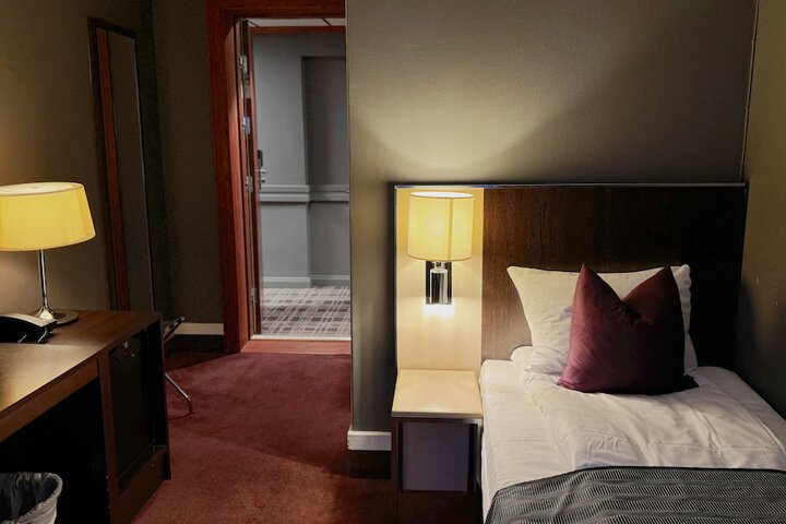 Room 34 of 93