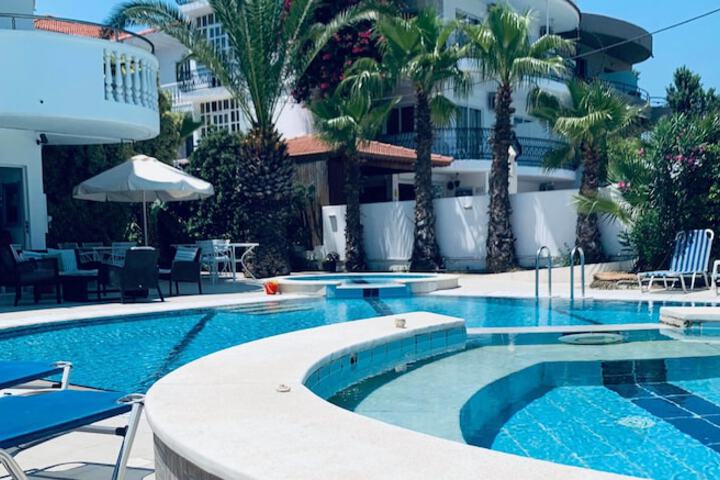 Hotel with Pool