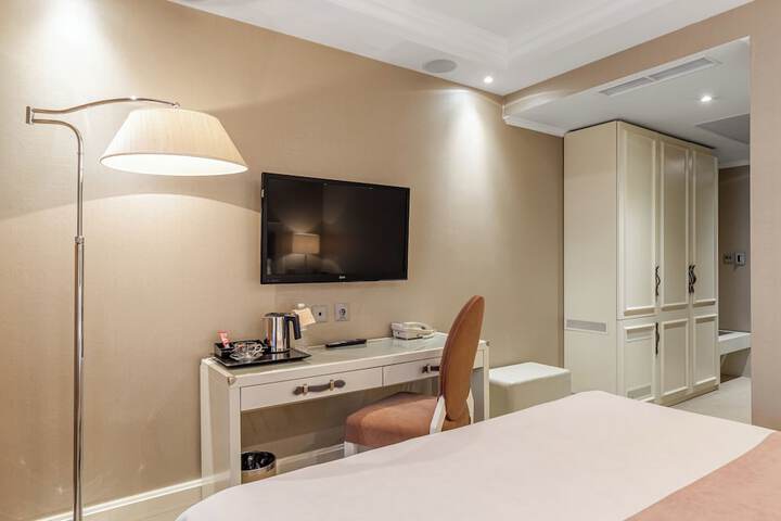Room 14 of 39